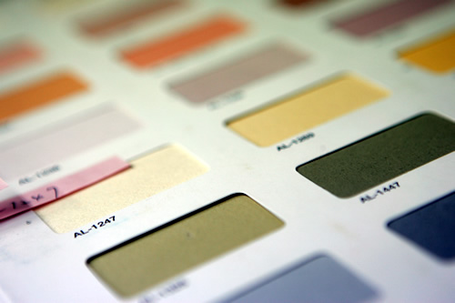 「室内の壁に「アッシュライト」色見本」畳ハウスの施工事例写真