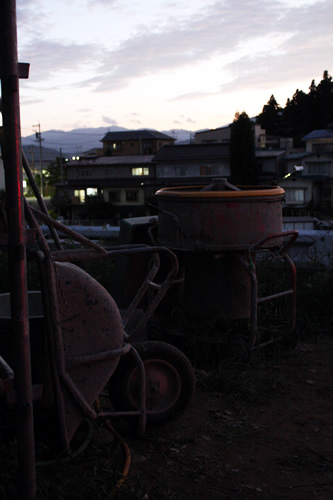 「左官工事はじまる、左官屋さんの道具」畳ハウスの施工事例写真